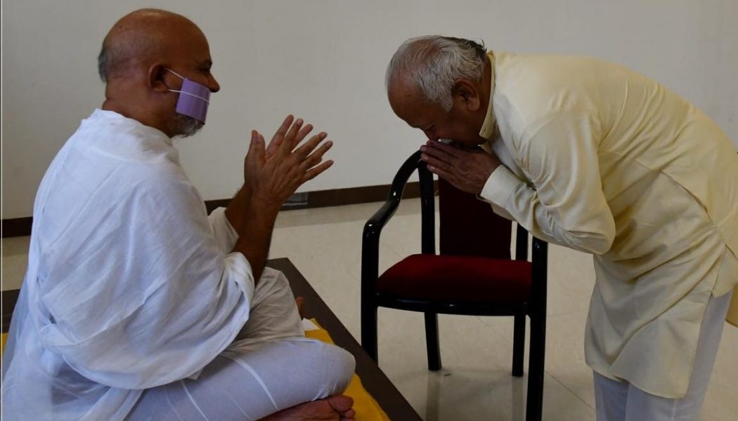 आरएसएस प्रमुख मोहन भागवत पहुंचे शांतिदूत से आशीर्वाद लेने