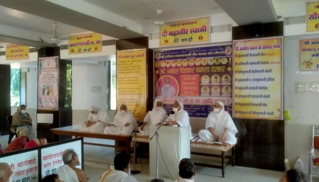 प्रसंग चंद्र के बारे में बड़ा चर्चित प्रसंग है वह अपना राज पाठ त्याग करने के बाद संत बने थे