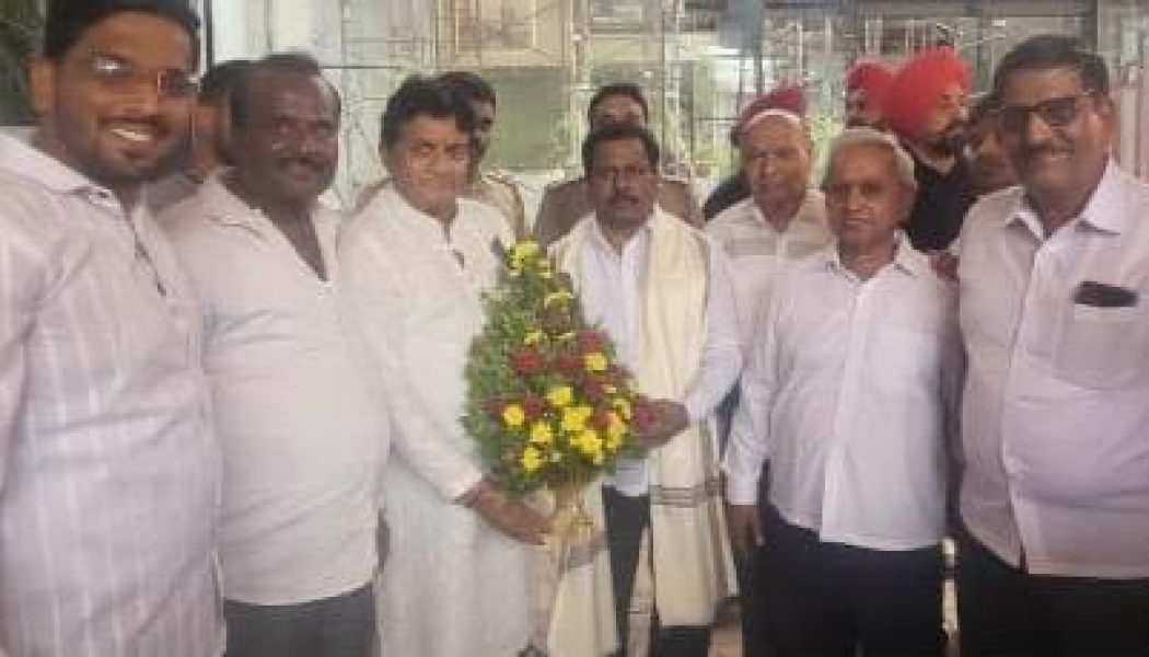 आण्णा बनसोडे आकुर्डी निगडी प्राधिकरण श्री जैन श्रावक संघ के पदाधिकारियों द्वारा सन्मानित
