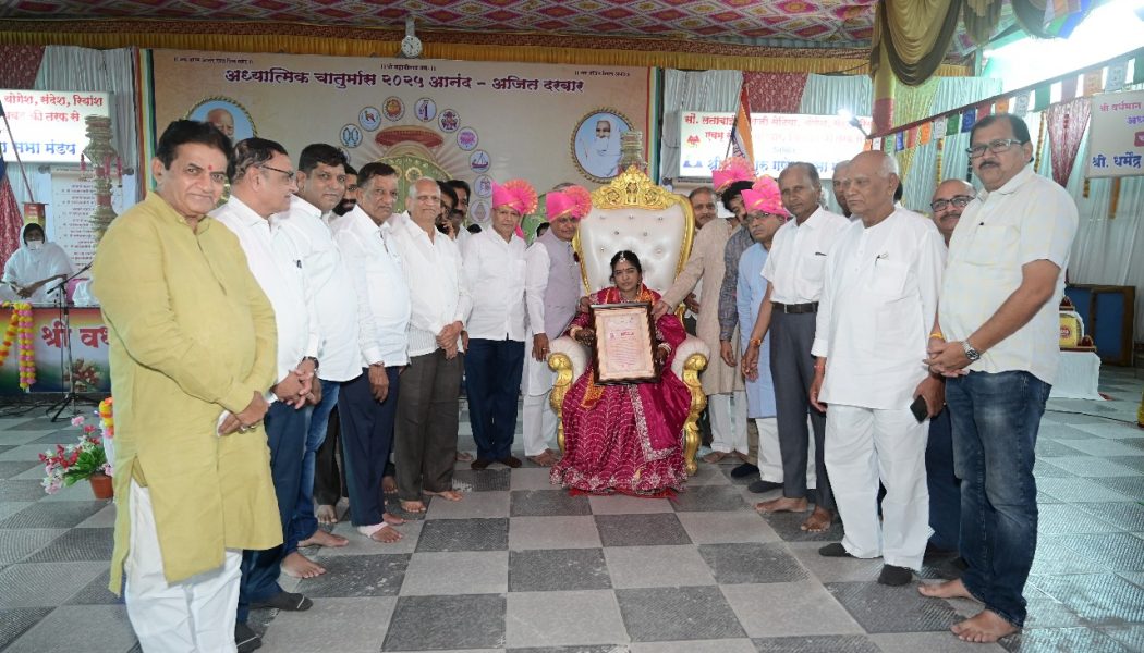 उपप्रवर्तिनी प. पु. चंदनबालाजी के पावन सानिध्य मे अर्चना जी राजेंद्रजी लुणावत की मासखमण आराधना