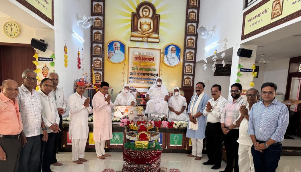 श्रमणी गौरव पु. चंद्रकलाश्रीजी म.सा. आदि ठाणा 3 का 1026 का चातुर्मास आदिनाथ जैन श्रावक संघ को प्रदान