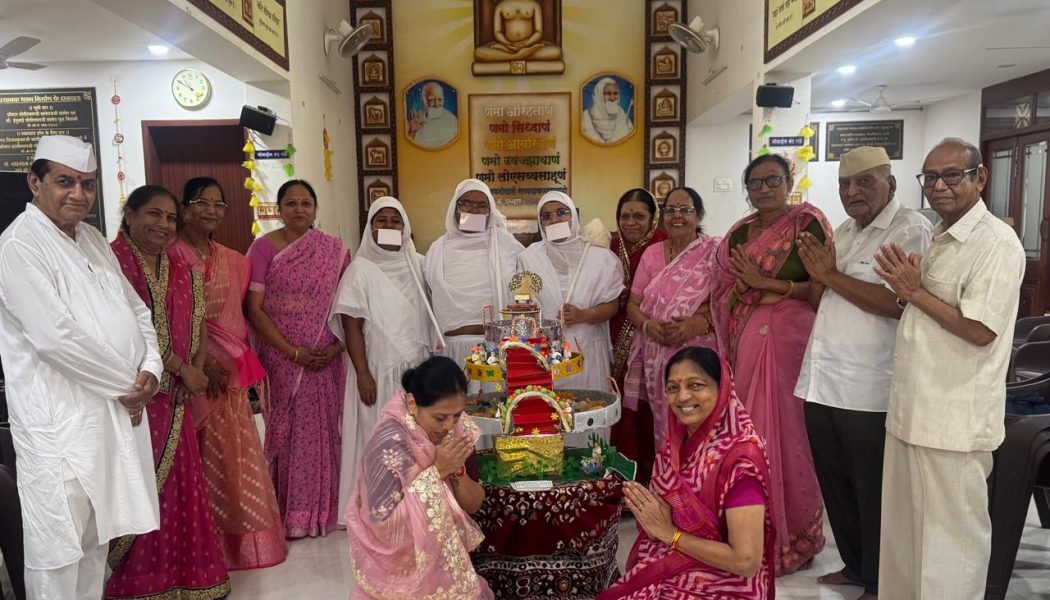 उपप्रवर्तिनी, श्रमणी गौरव पु. चंद्रकलाश्री जी, म. सा.प्रवचन विभु पु. स्नेहाश्री जी म. सा. दिवाकर दिप्ती पु. श्रुतप्रज्ञा श्री जी म. सा.आदि ठाणा 3 के पावन सानिध्य मे शिखर जाप अनुष्ठाण संप्पन्न हुआ